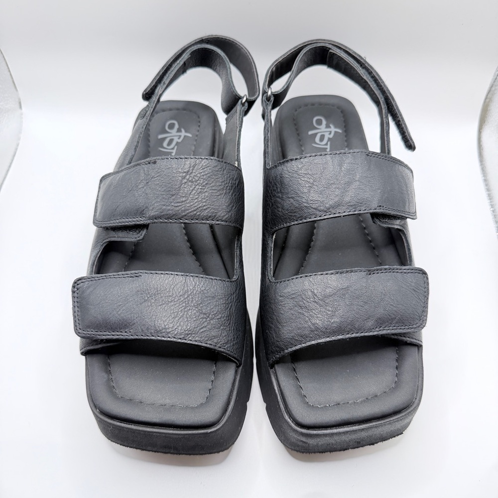 OTBT Assimilate Platform Sandals